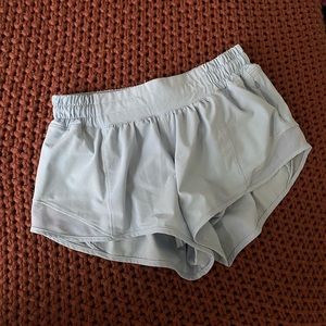 Lululemon hottie hot shorts- size 4, 2.5”